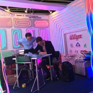 المعرض لن يتوقف أبدا